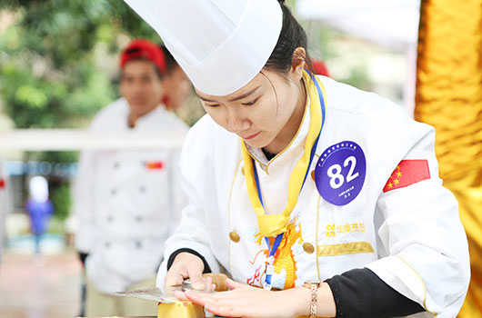 华南厨师培训学校 赛场对决，声名远播